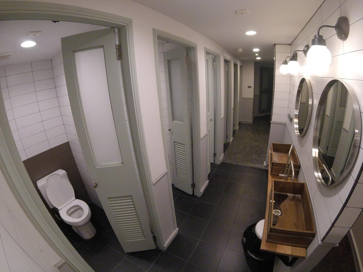 Weeping Willow Sukhumvit 26 曼谷 外观 照片